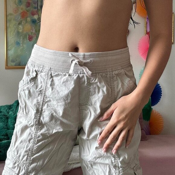 Y2K Beige Capris w/ Pockets - Picture 2 of 4